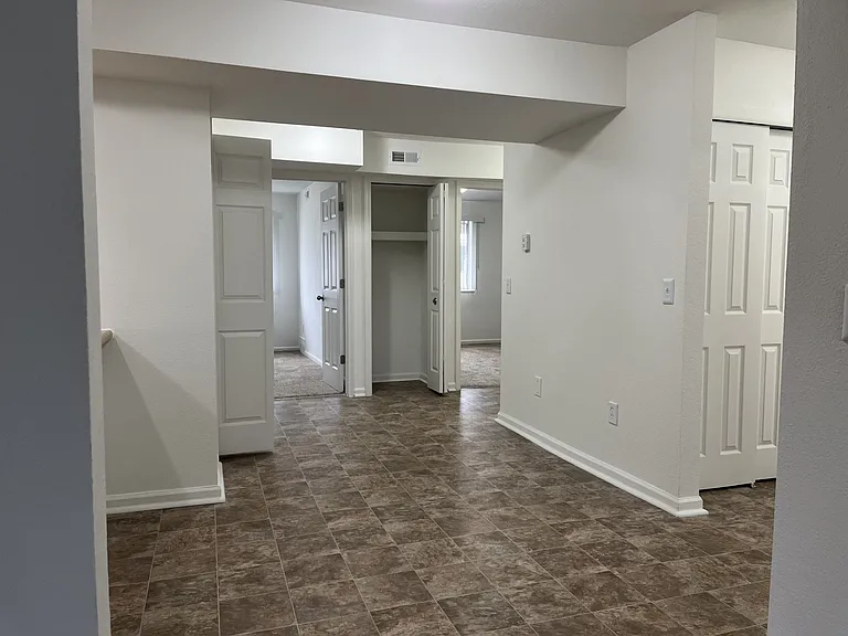 Thornridge Apartments — Photo 135