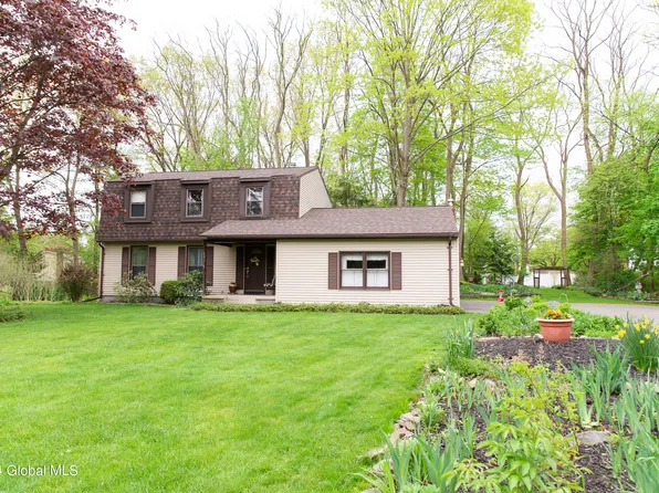 680 Hampshire Seat, Niskayuna, NY 12309