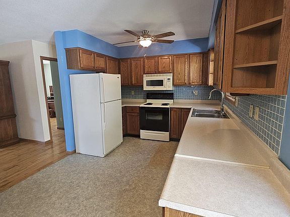 5th image of 821 WOODLAND DR