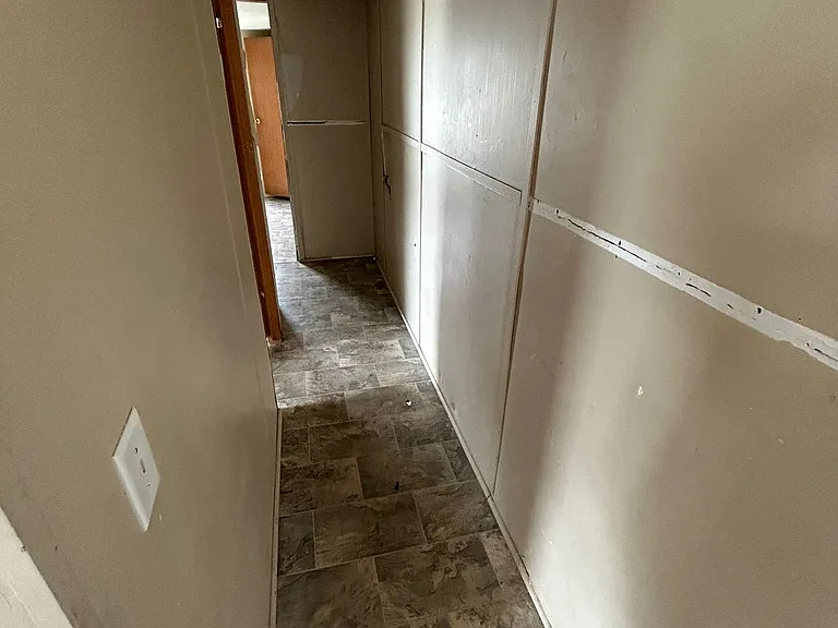 304 Reid Ct — Photo 8