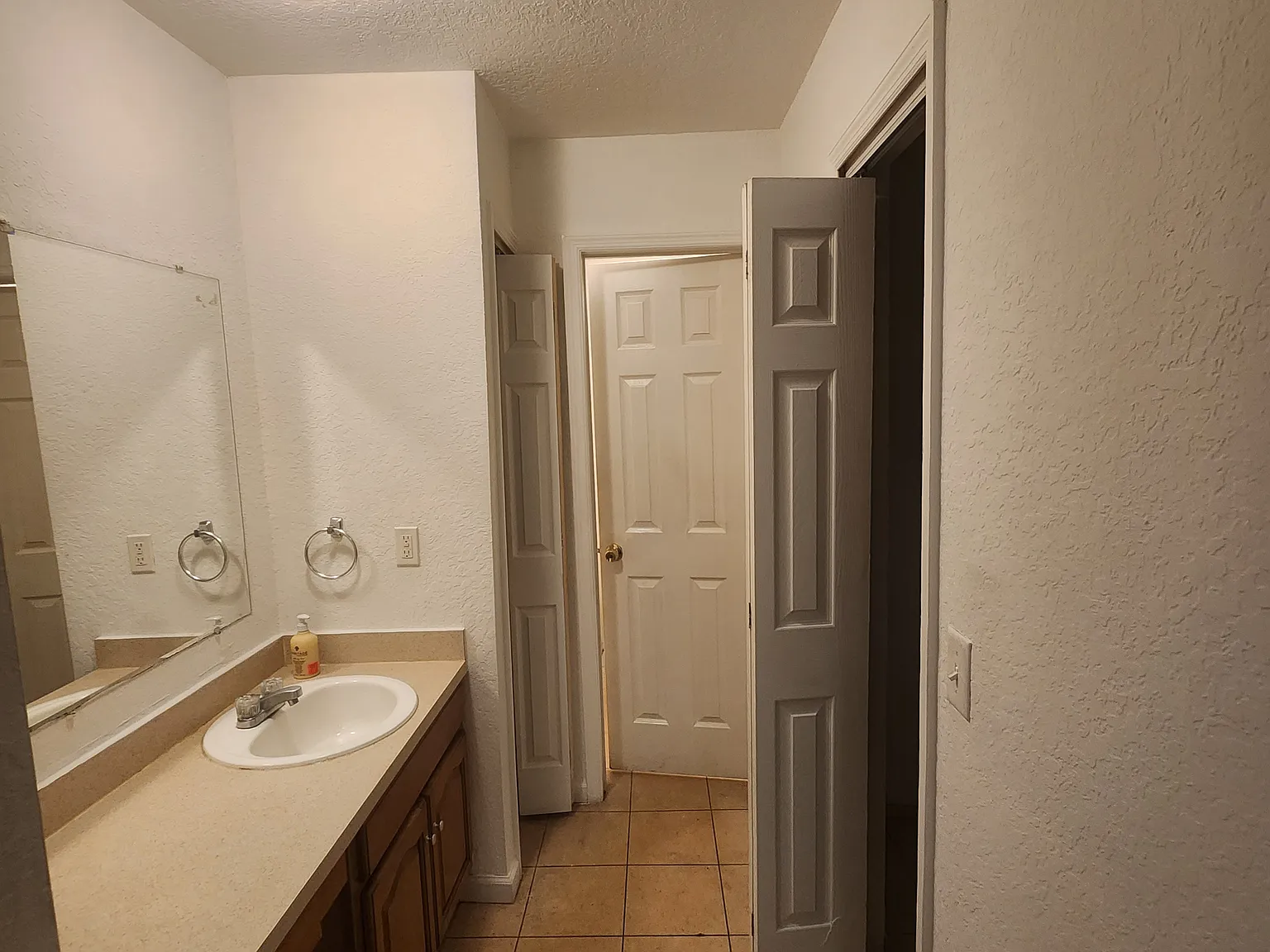 3 bed, 1055 sqft, $1,850 — Photo 3