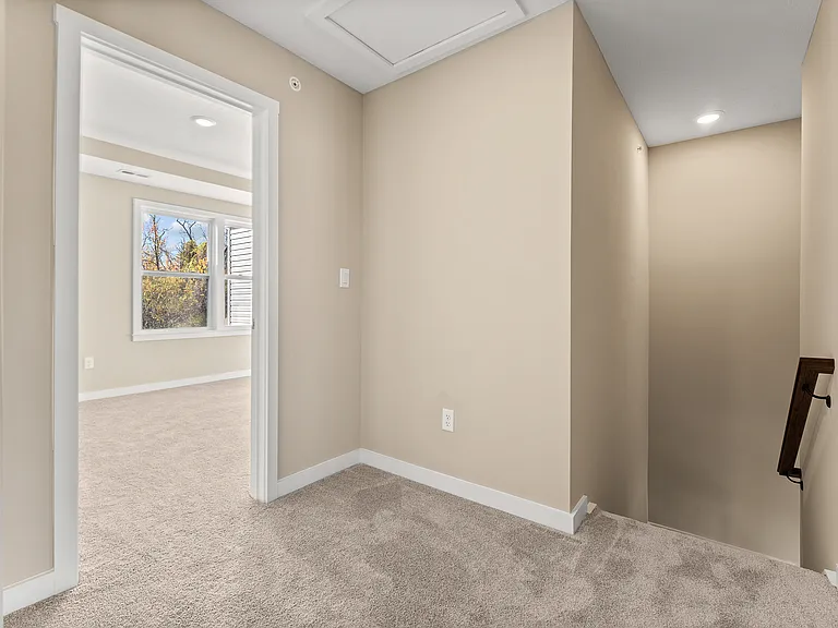 705 Ravenshire Ct — Photo 19