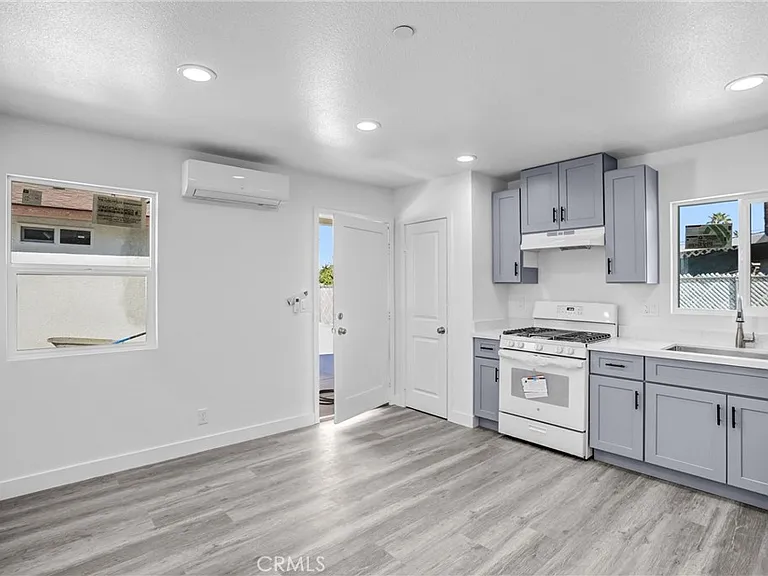 1021 Columbia St #2 — Photo 4