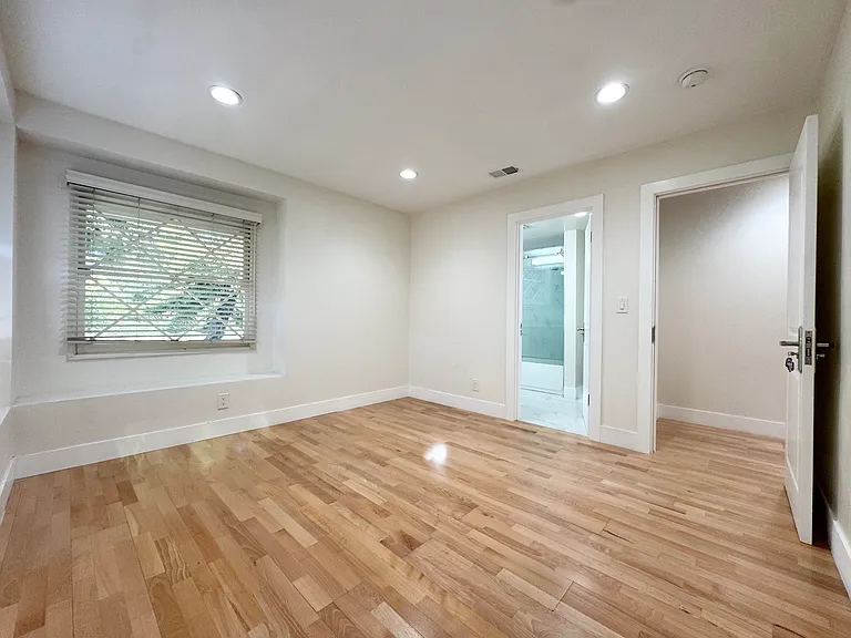 2215 El Monte Ave — Photo 15