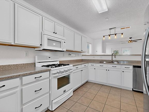 5th image of 1040 Pacaya Dr NW