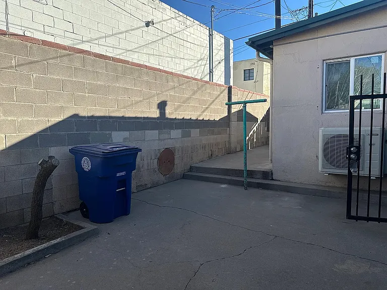 208 University Blvd SE — Photo 13