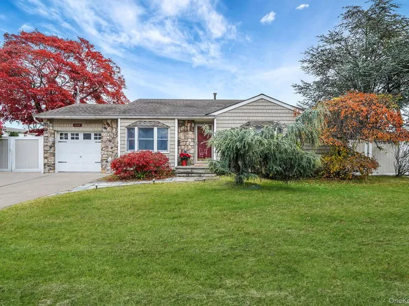 325 W 16th Street, Deer Park, NY 11729