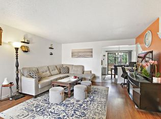 8805 W Knoll Ct, Franklin, WI 53132