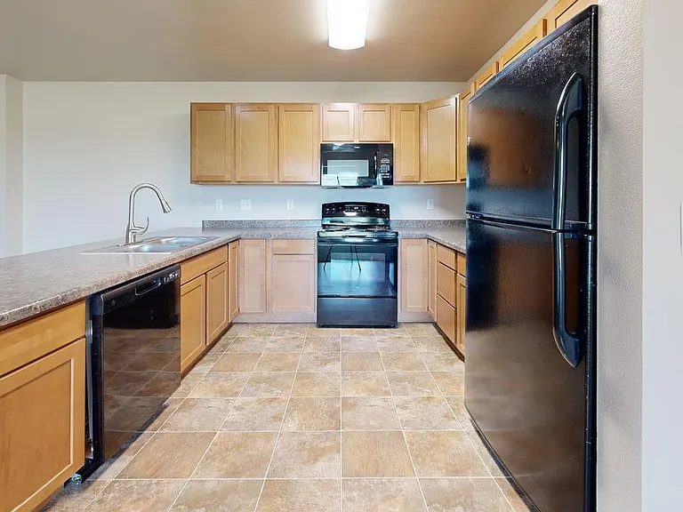 Bakken Ridge Apartments — Photo 14