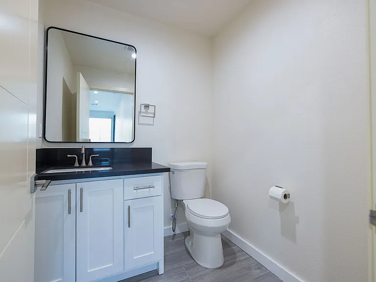 1128-1132 W 39th St — Photo 26