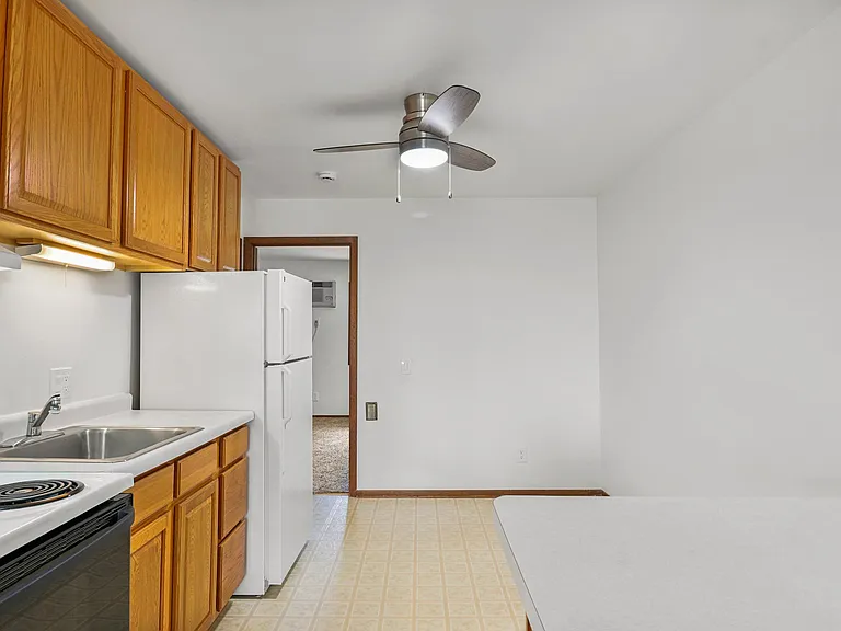 889 Janesville St — Photo 5