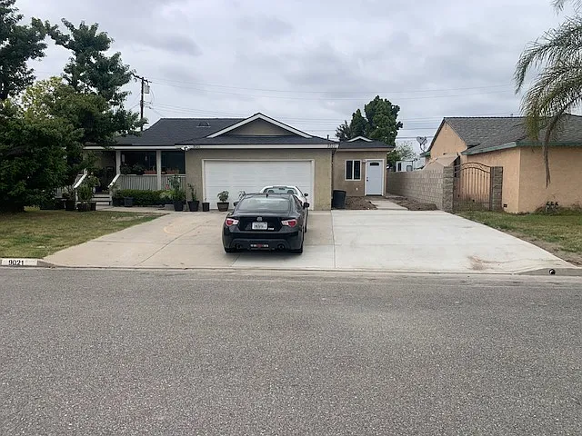 9023 McClure Ave — Photo 10