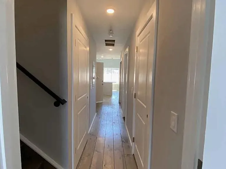 1534 W Stiles St #C — Photo 7