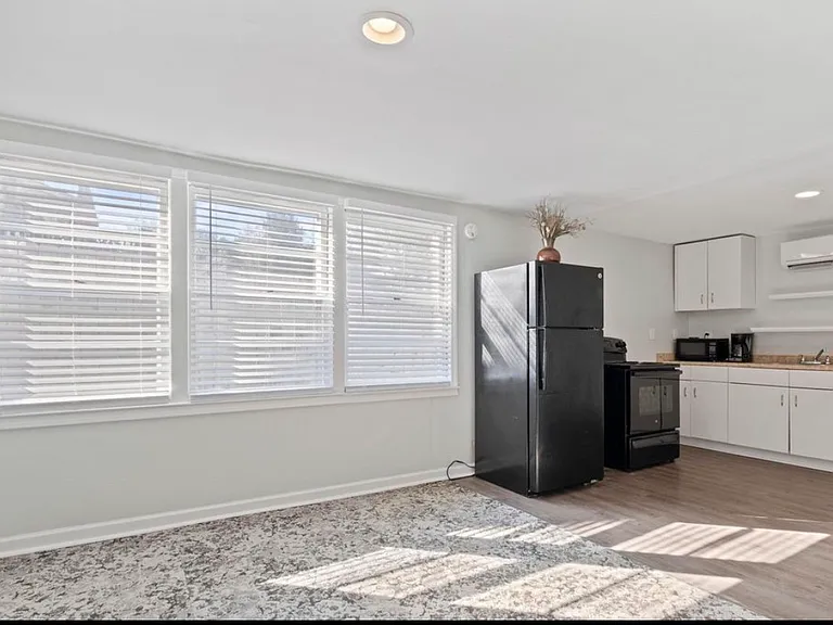 1305B Stratford Ave #B — Photo 9