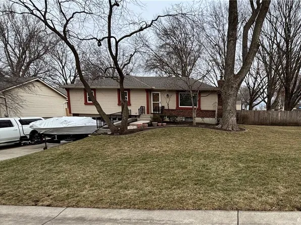 6643 Larsen Ln, Shawnee, KS 66203