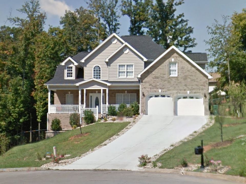large cul-de-sac in front