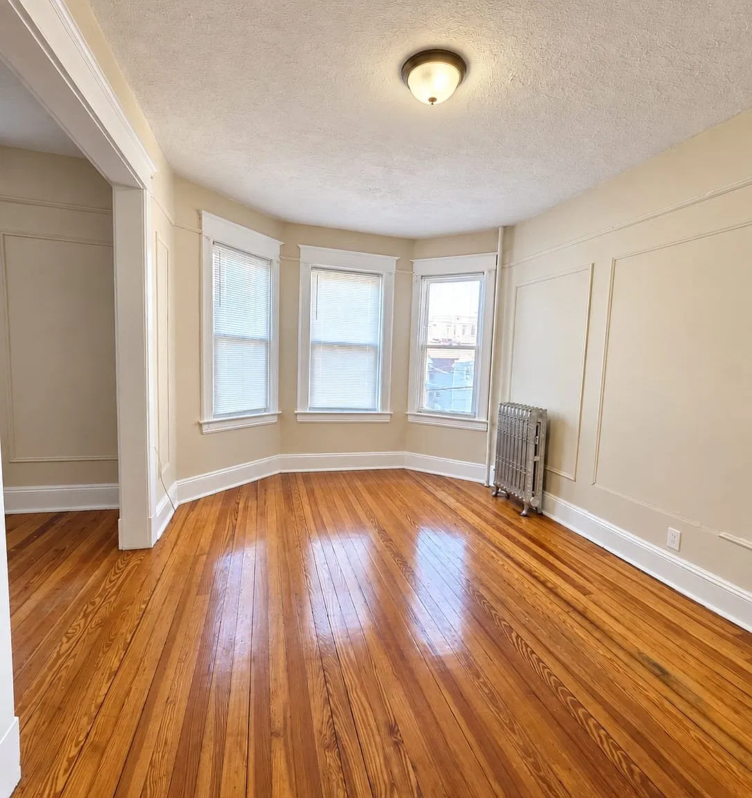3 bed, 1.0 bath, $3,300 — Photo 1