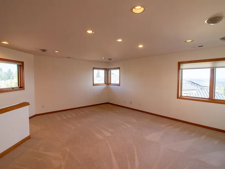 15831 SE 45th St — Photo 24