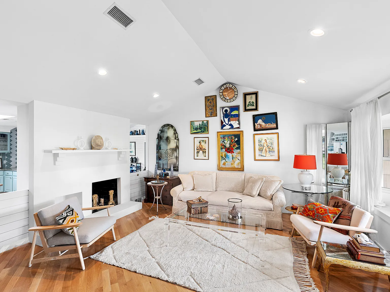 New Rental Close to Village and Beach — Photo 3