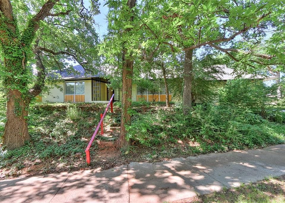 1st image of 1328 NE 54th St