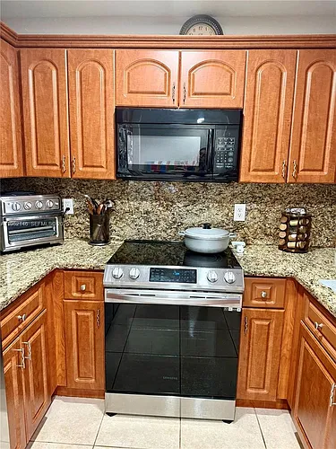 16811 NW 14th Ave Photo 1