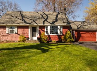 29 Sandalwood Dr, Rochester, NY 14616