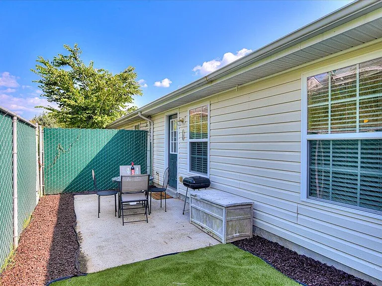 540 Edgecliff Ln — Photo 30