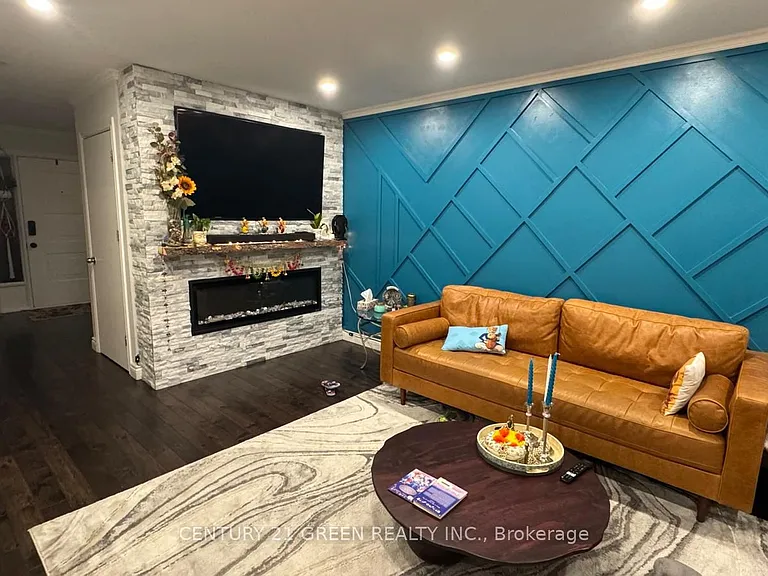 415 Aztec Dr #UPPER — Photo 4