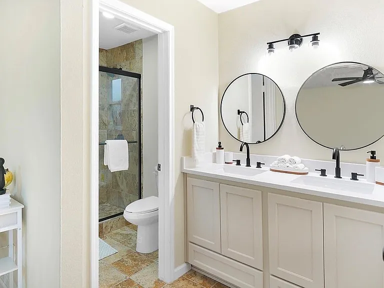 13806 Wickersham Ln — Photo 10