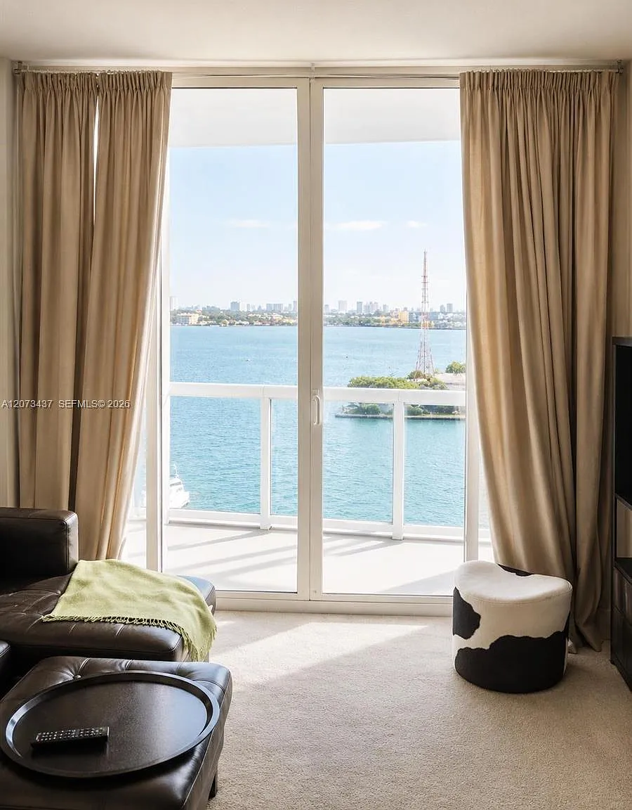 360 Condo B — Photo 2