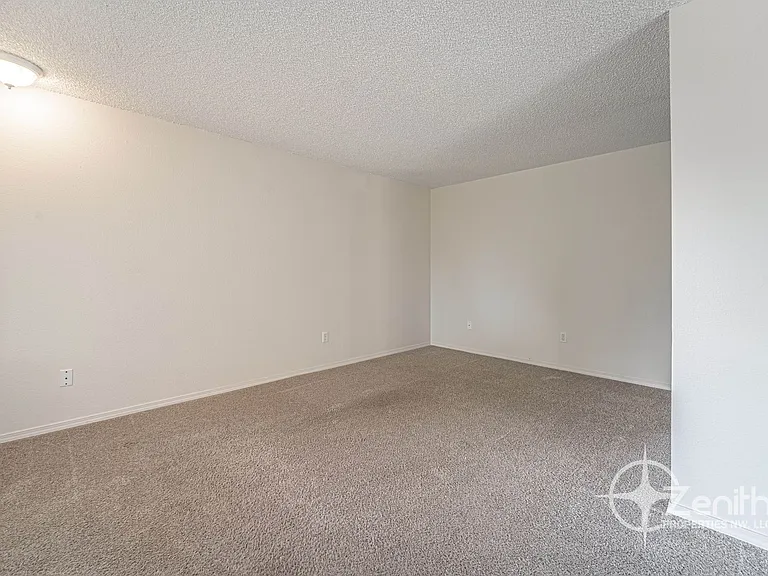 3018 NE 78th Ave — Photo 2
