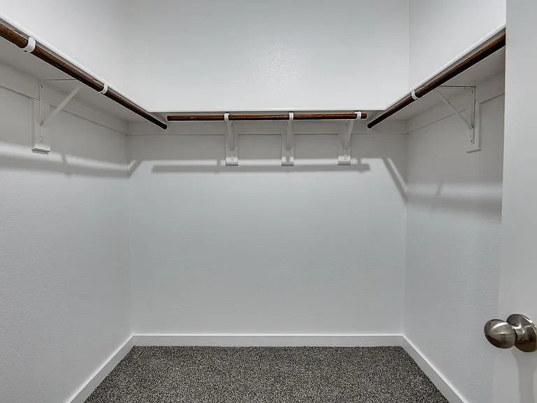 736 Wheatfield Dr — Photo 21