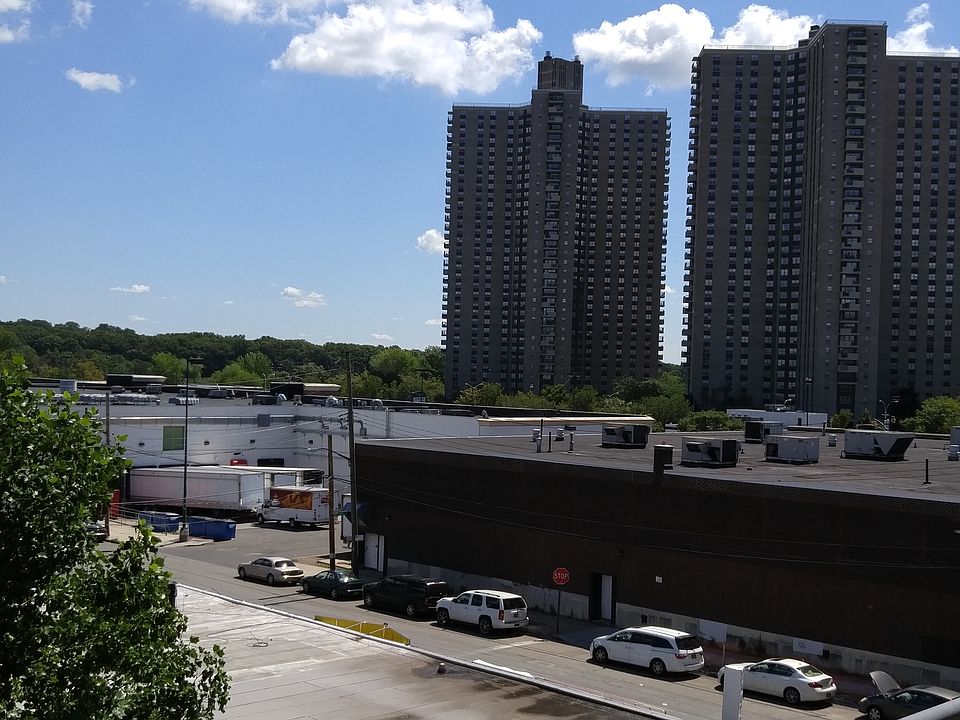2nd image of 3308 Rombouts Ave #3rd