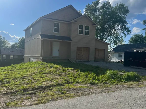 303 22nd Ter, Blue Springs, MO 64015