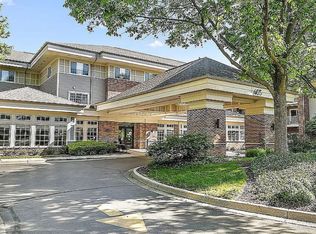 605 Barrington Ave APT 216, Dundee, IL 60118