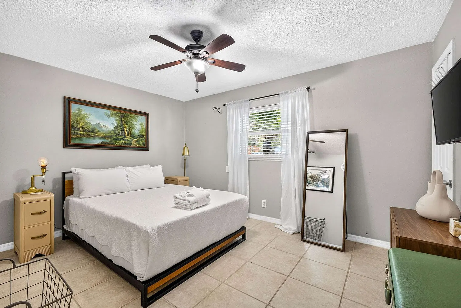 3 bed, 2.0 bath, $5,168 — Photo 4