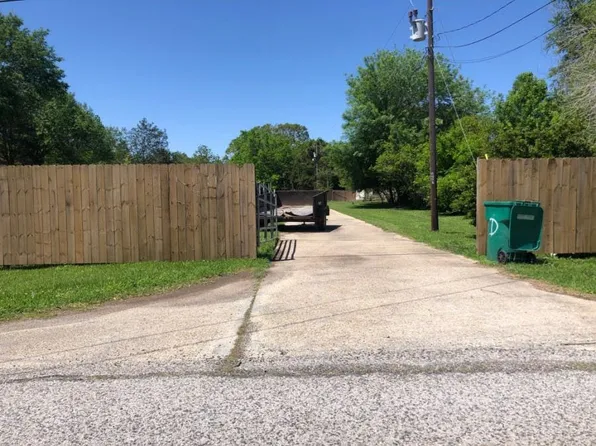 313 Hardware Rd, Broussard, LA 70518