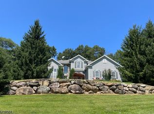 35 Manor Dr, Andover, NJ 07821