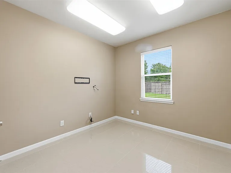 8234 Hall View Dr — Photo 20