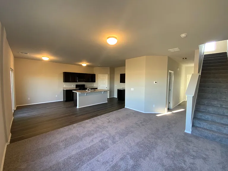 1841 Easton Ln — Photo 14