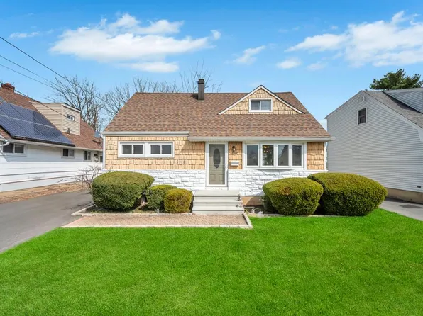 1 Prince St, Hicksville, NY 11801