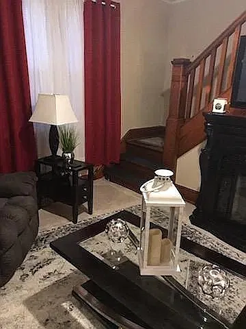 3 bed, 1.5 bath, 1300 sqft, $1,695 — Photo 2