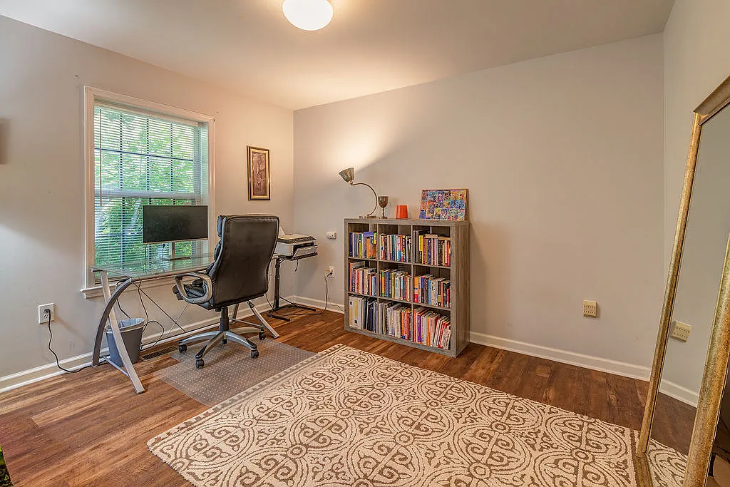 2 bed, 1250 sqft, $2,100 — Photo 2