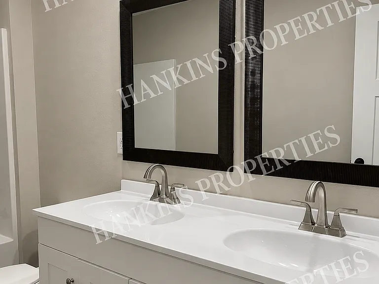 42 Hickory Hill Ln — Photo 3