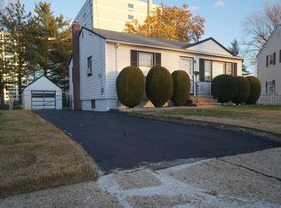 13 Carolynn Rd, Elizabeth, NJ 07201