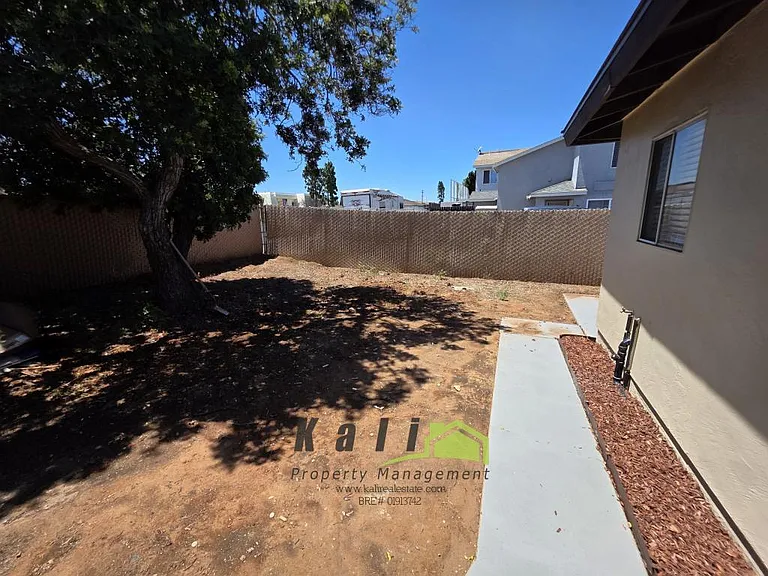 910 Saturn Blvd — Photo 15