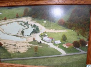 973 Red Barn Rd, Guntersville, AL 35976