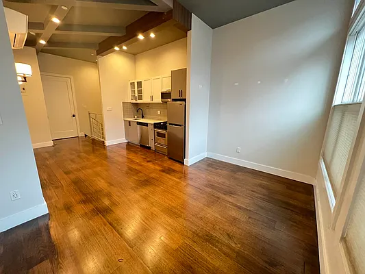 Rented by Tapiro Realty | media 5