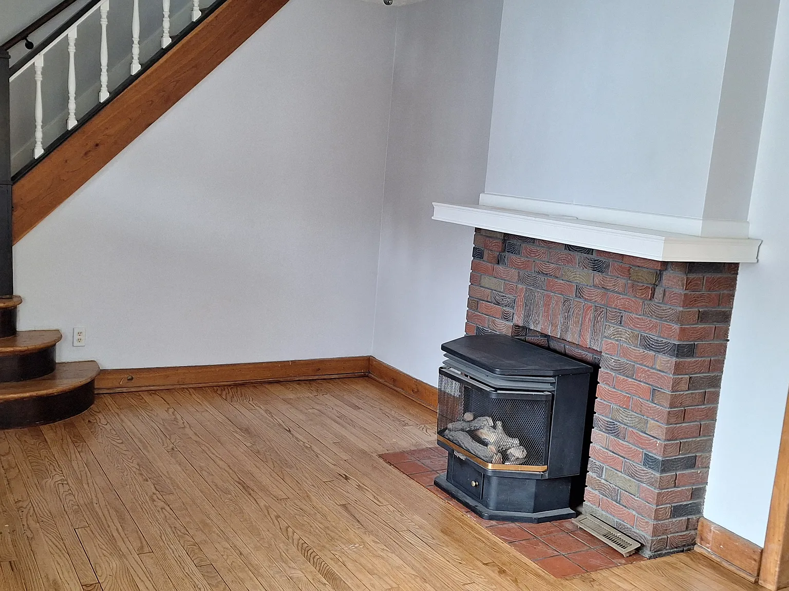 2 bed, 1128 sqft, $1,350 — Photo 3