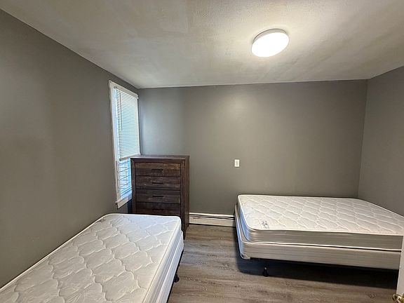 3rd image of 9-15 Riverview Pl #11